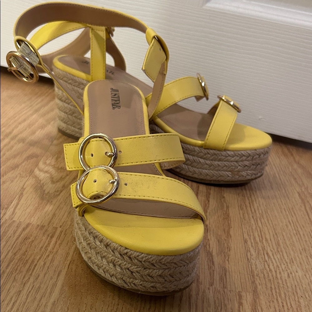 👡💛Yellow Wedge Sandals💛👡